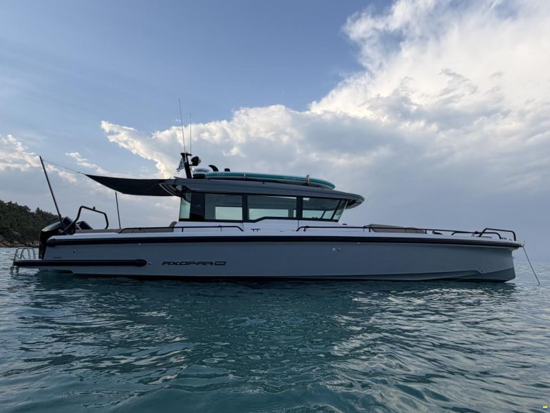 Axopar 37 CROSS CABIN BRABUS LINE