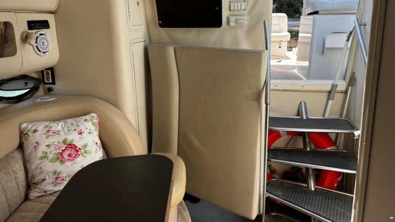 Crownline CR 330