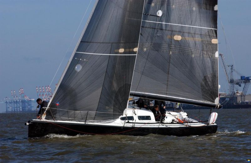 DynaYacht Schock 40 CBTF Racer