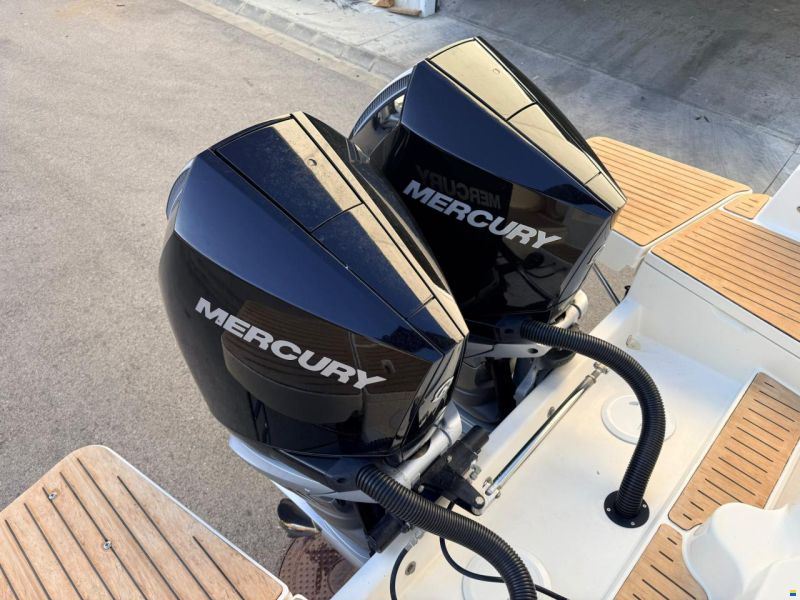 Quicksilver 875 Sundeck