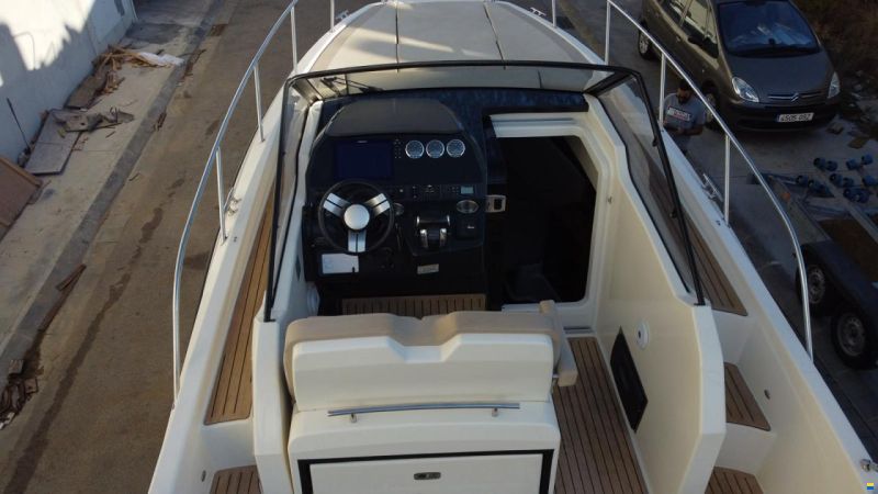 Quicksilver 875 Sundeck