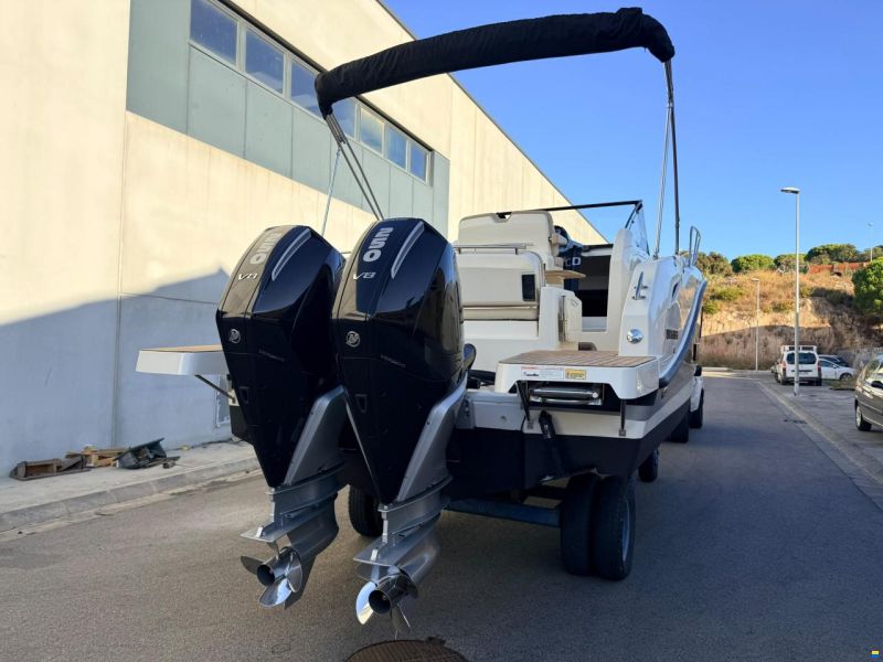 Quicksilver 875 Sundeck