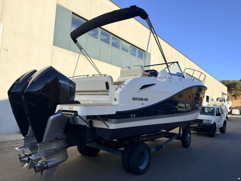 Quicksilver 875 Sundeck