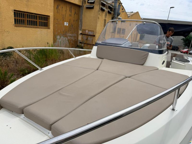 Quicksilver 805 Sundeck
