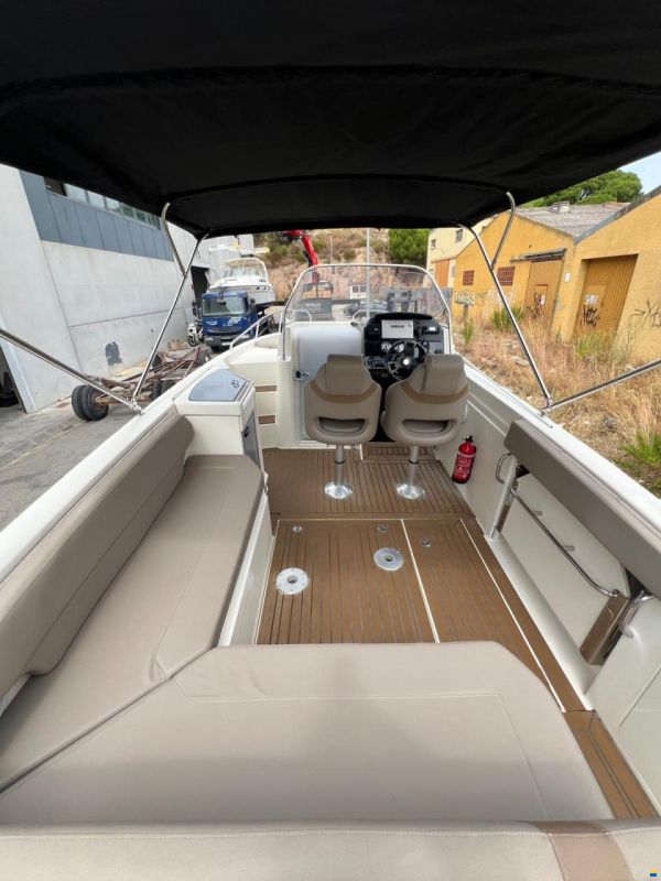 Quicksilver 805 Sundeck