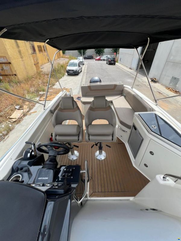 Quicksilver 805 Sundeck