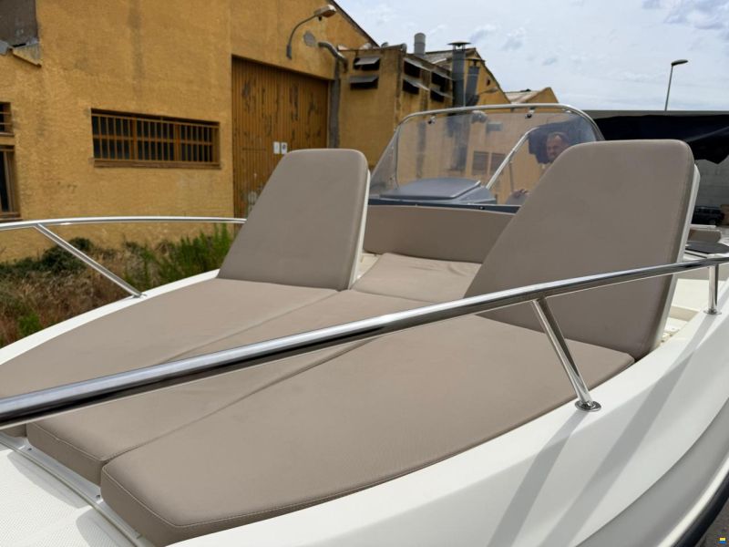 Quicksilver 805 Sundeck