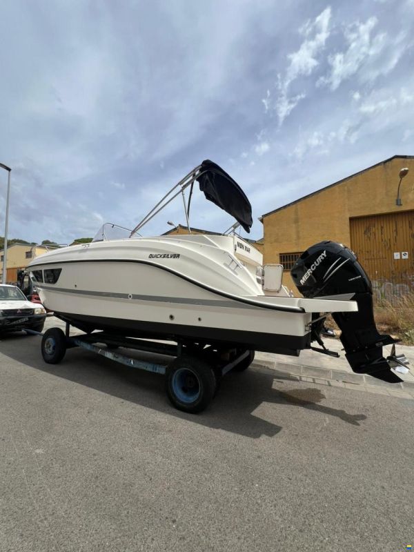 Quicksilver 805 Sundeck