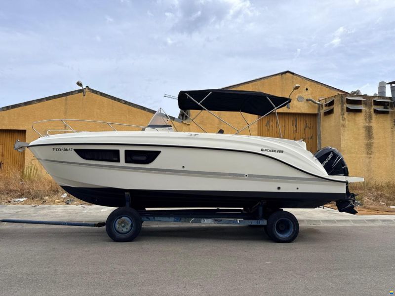 Quicksilver 805 Sundeck