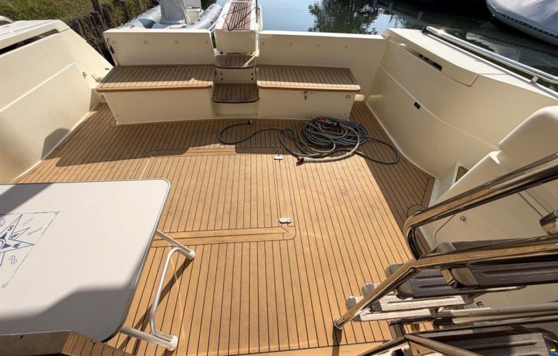 Ferretti 530