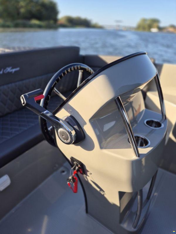 Oud Huijzer 650 Tender