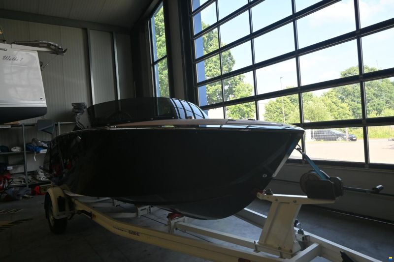 VTS Boats Flying Shark 5.7 Classic