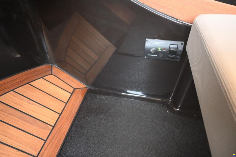 VTS Boats Flying Shark 5.7 Classic