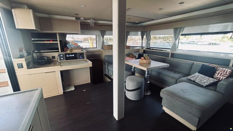 Lagoon 55 Owner's Version