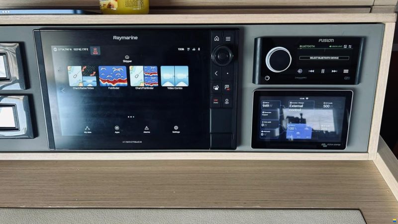 Lagoon 55 Owner's Version