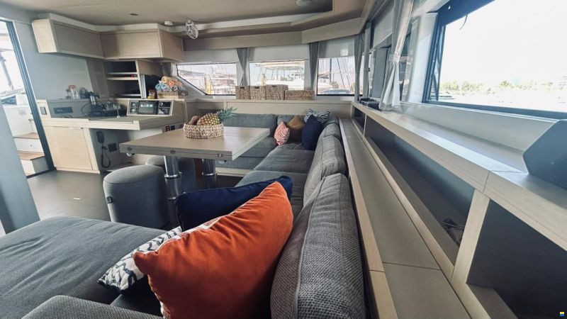 Lagoon 55 Owner's Version