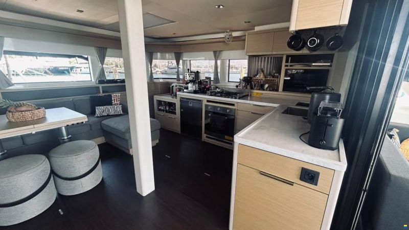 Lagoon 55 Owner's Version