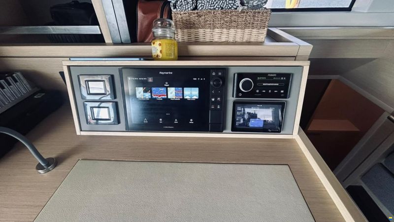 Lagoon 55 Owner's Version