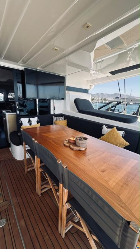 Lagoon 55 Owner's Version