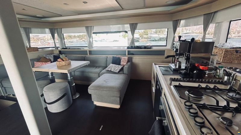 Lagoon 55 Owner's Version