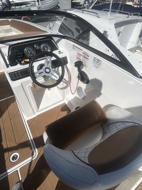 Bayliner DX2000