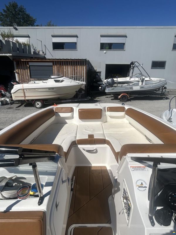 Bayliner DX2000