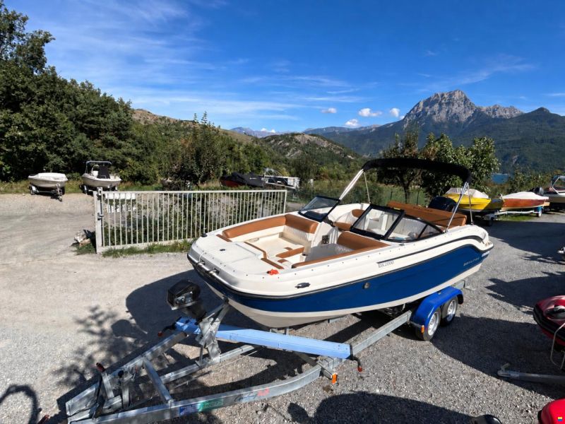 Bayliner DX2000