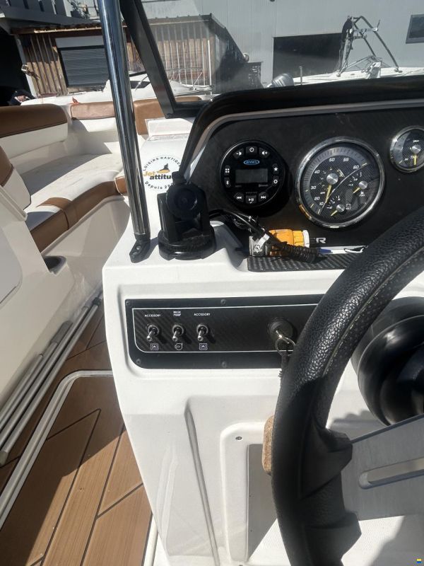Bayliner DX2000