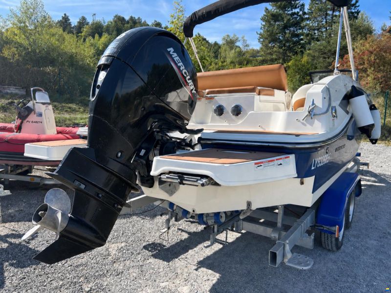 Bayliner DX2000