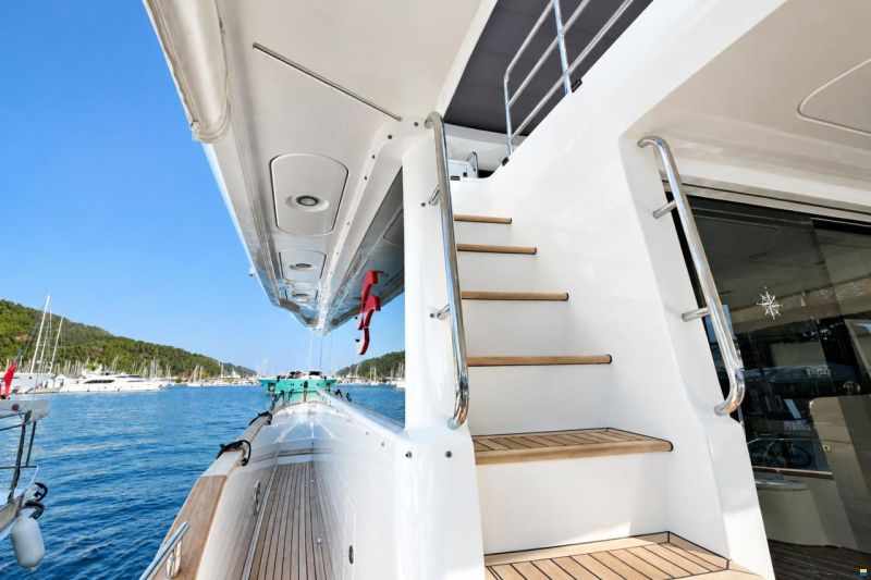 Sirena Yacht 58