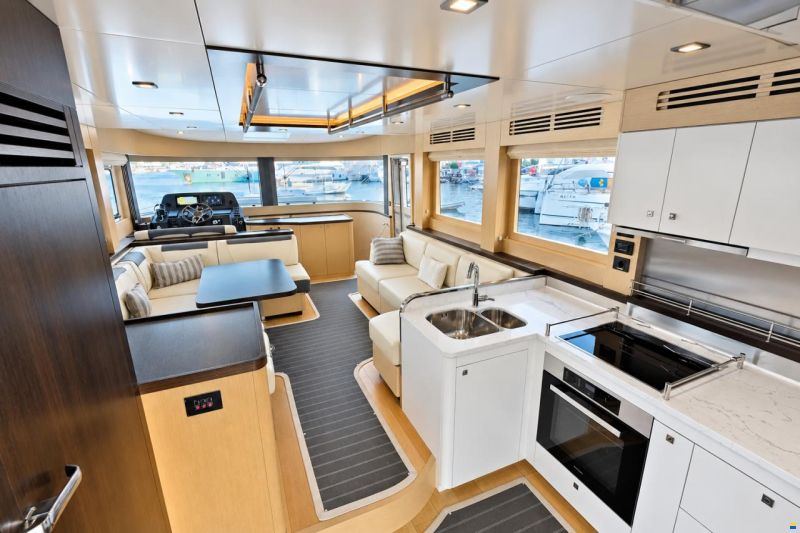 Sirena Yacht 58