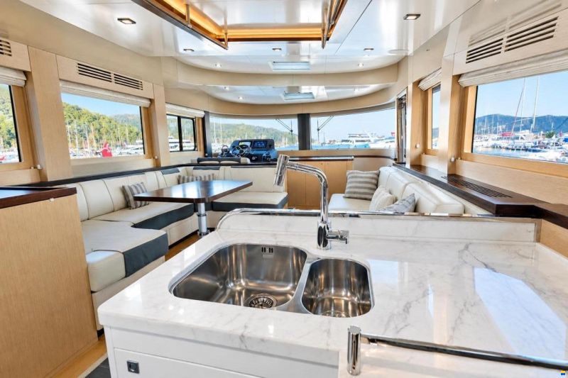 Sirena Yacht 58