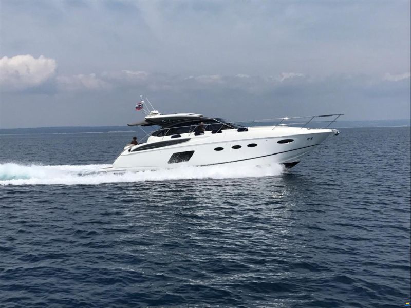 Princess V 48 DREI-KABINEN