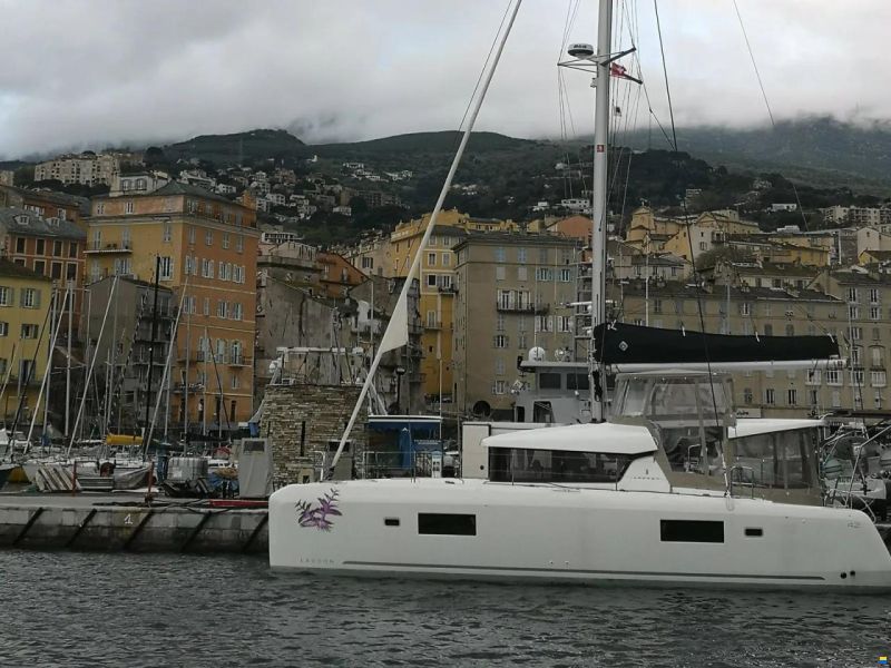 Lagoon 42