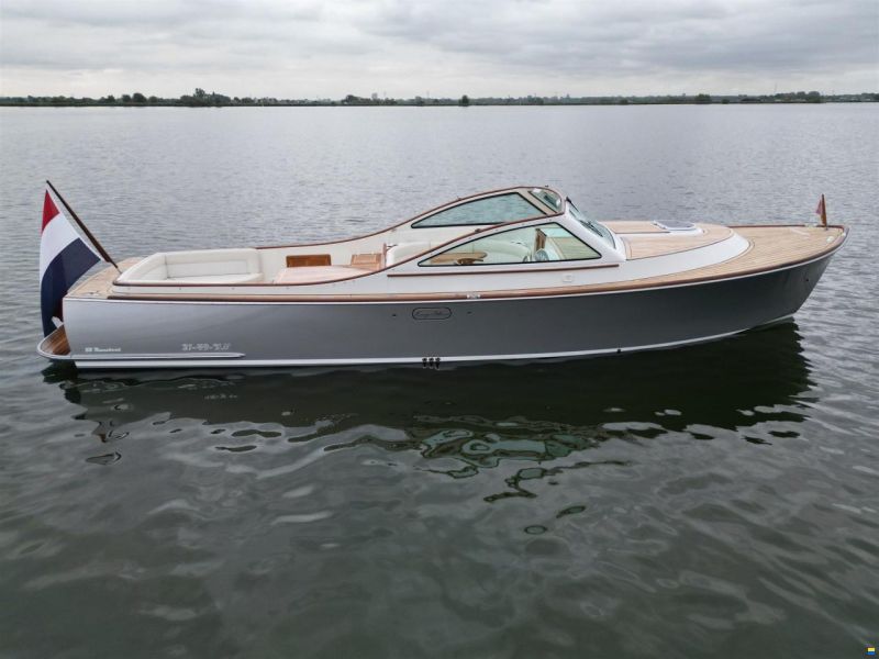 Long Island 33 Runabout
