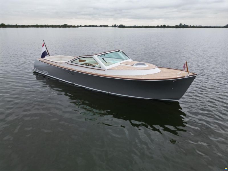 Long Island 33 Runabout