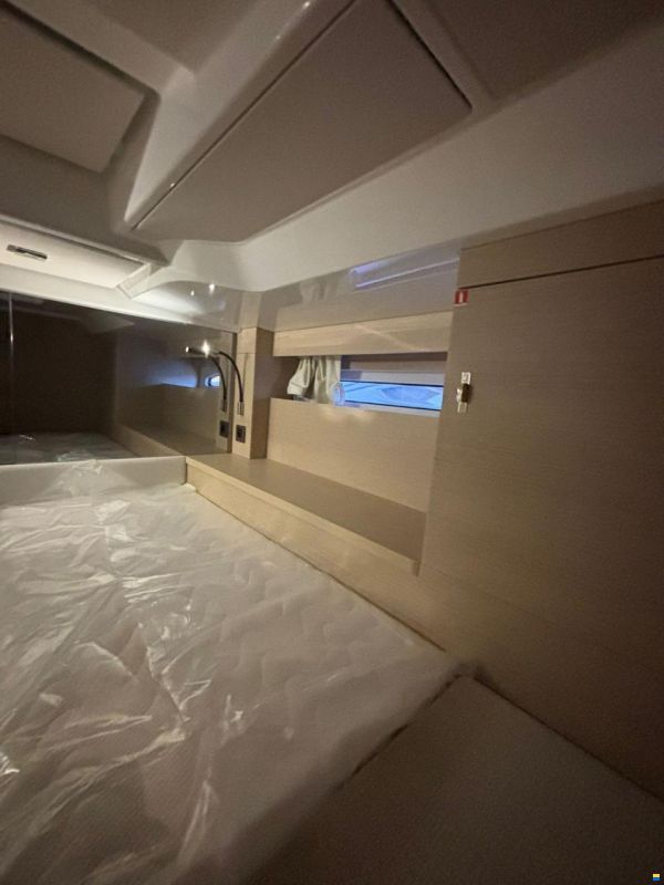 Jeanneau DB37 IB