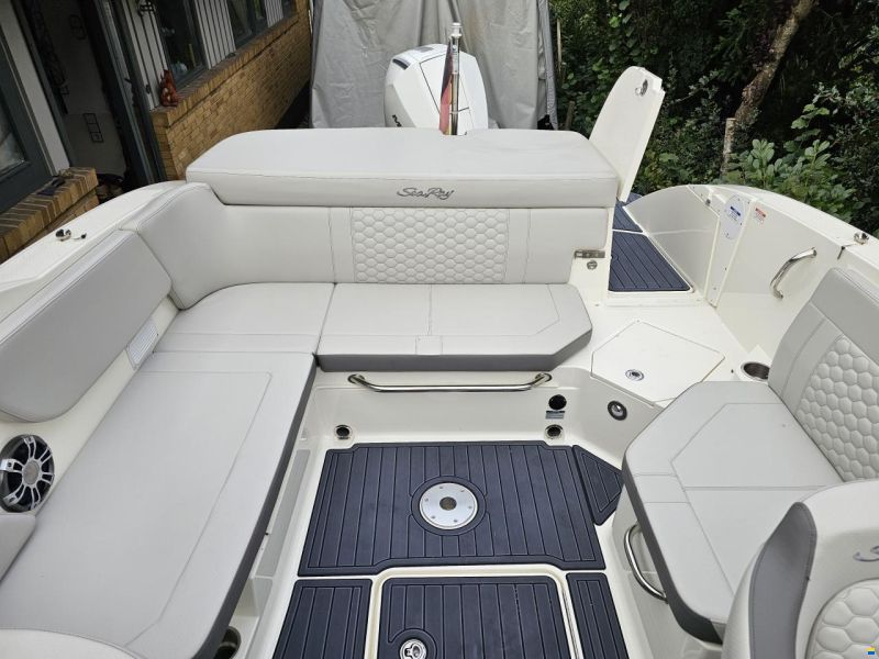 Sea Ray Sun Sport 230 OB