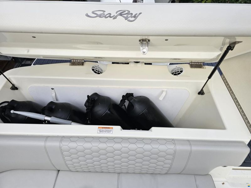 Sea Ray Sun Sport 230 OB