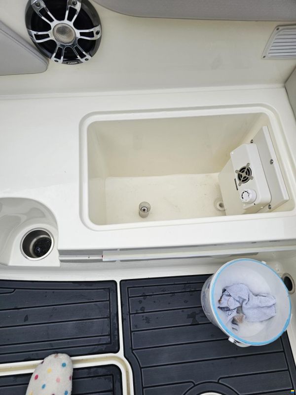 Sea Ray Sun Sport 230 OB