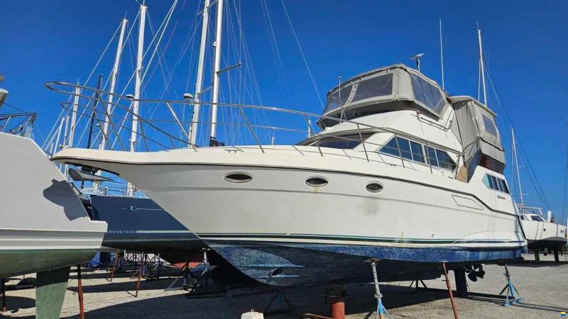 Cruisers 3850 aft
