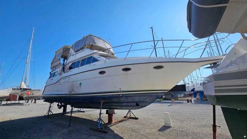 Cruisers 3850 aft