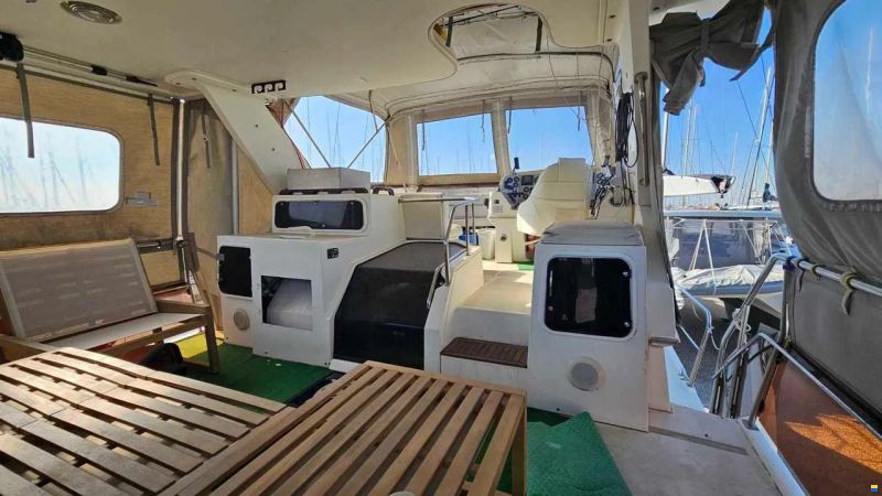 Cruisers 3850 aft