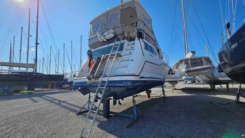 Cruisers 3850 aft