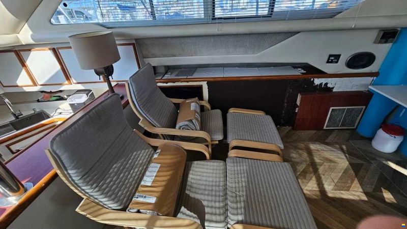 Cruisers 3850 aft