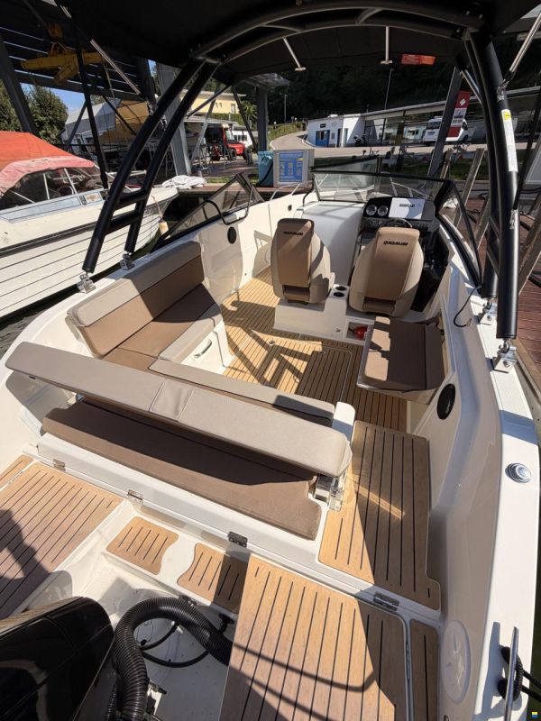 Quicksilver 675 Bowrider