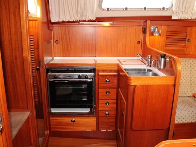 Hallberg-Rassy 34