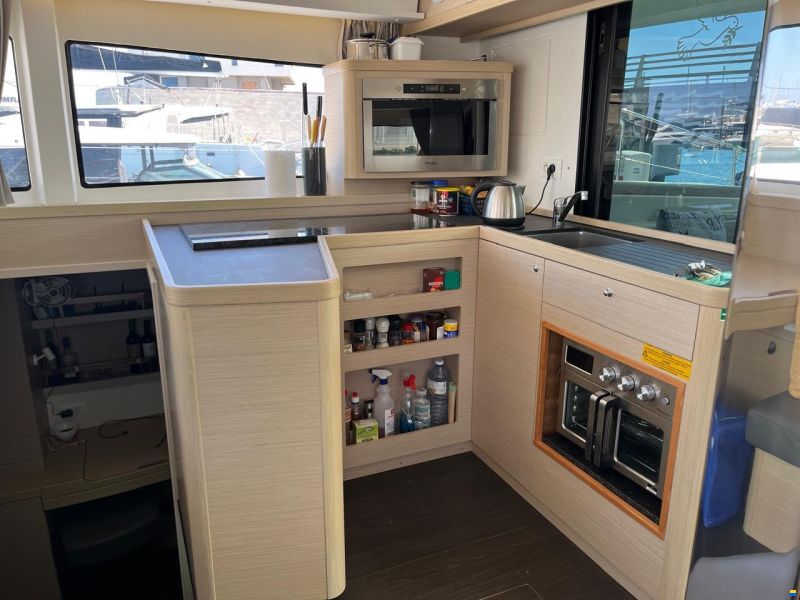 Lagoon 42
