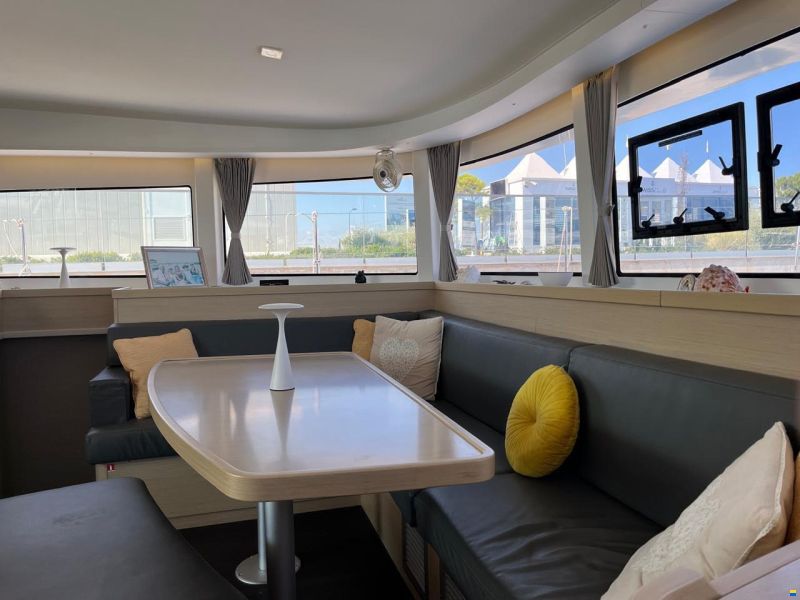 Lagoon 42