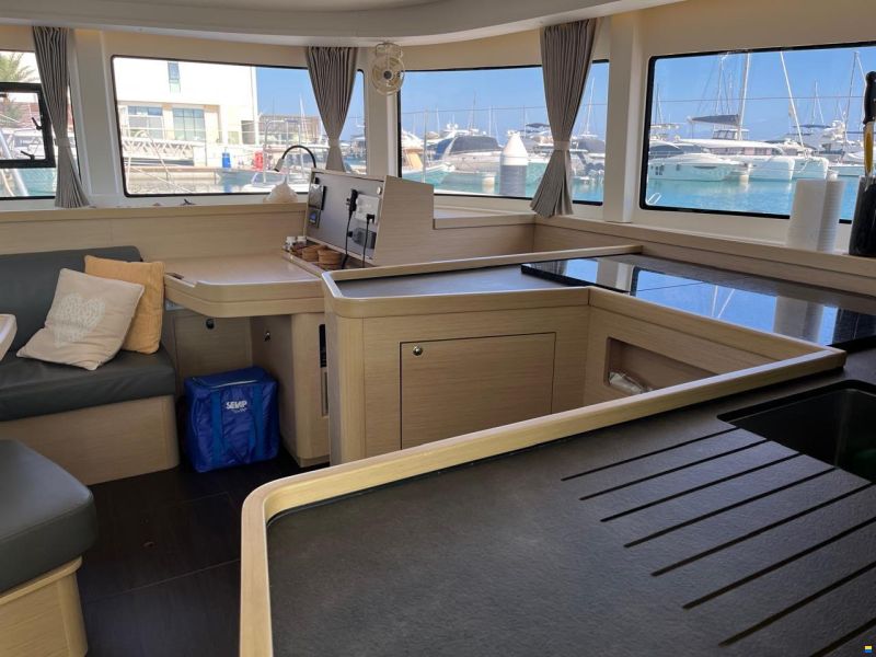Lagoon 42